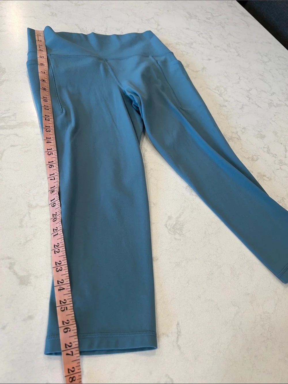 Athleta Salutation Stash Pocket II Capri Yoga Athletic Medium M
